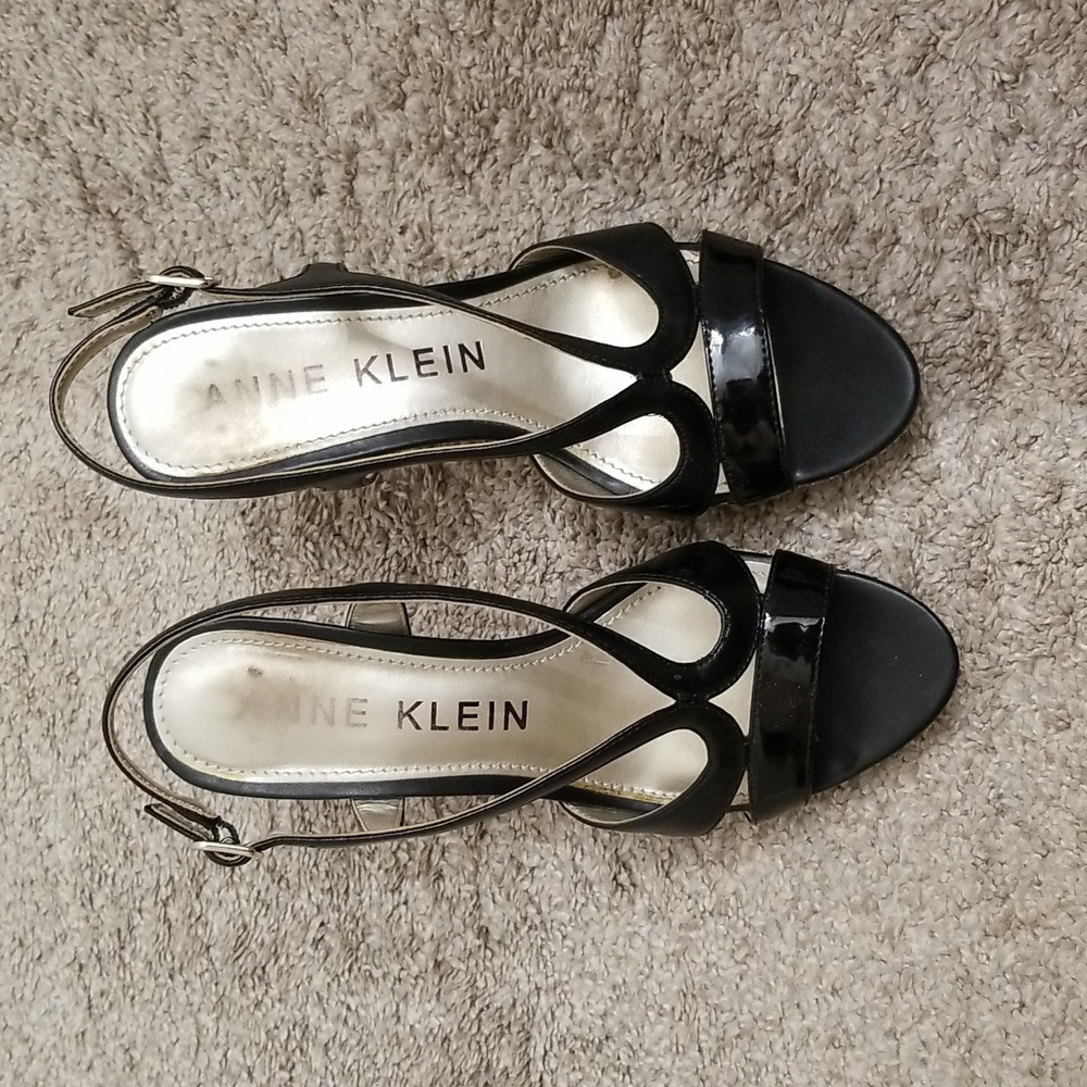 Anne Klein black high heels with black and tan trim